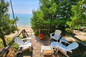 Tree Fort - Honeymoon Cottage on Lake Michigan